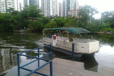 Travessia de Balsa no Canal de Marapendi na Barra da Tijuca
